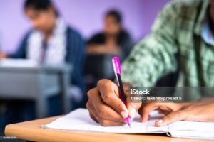 student applying for 12000 scholarship yojana 2025